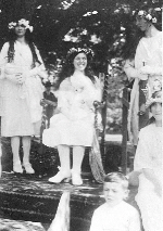 Fernhurst May Queen photo (24KB); click for larger version (84KB)